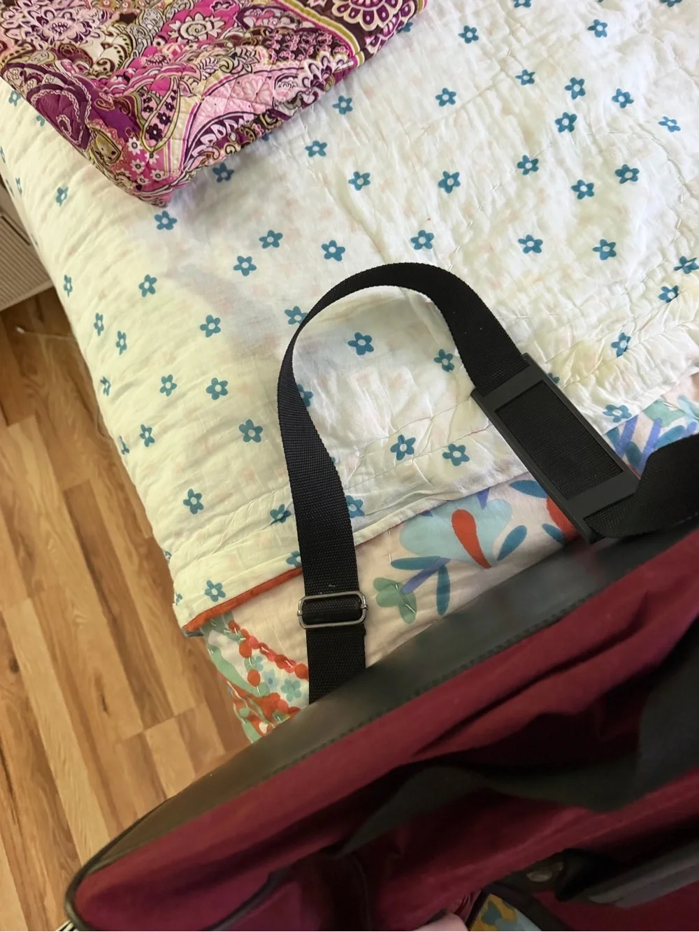 Samsonite Men's Wine/Burgundy Messenger Bag with Black Strap